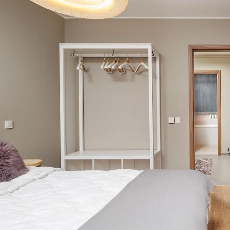Cosmopolit Booking Brasov Ngoại thất bức ảnh