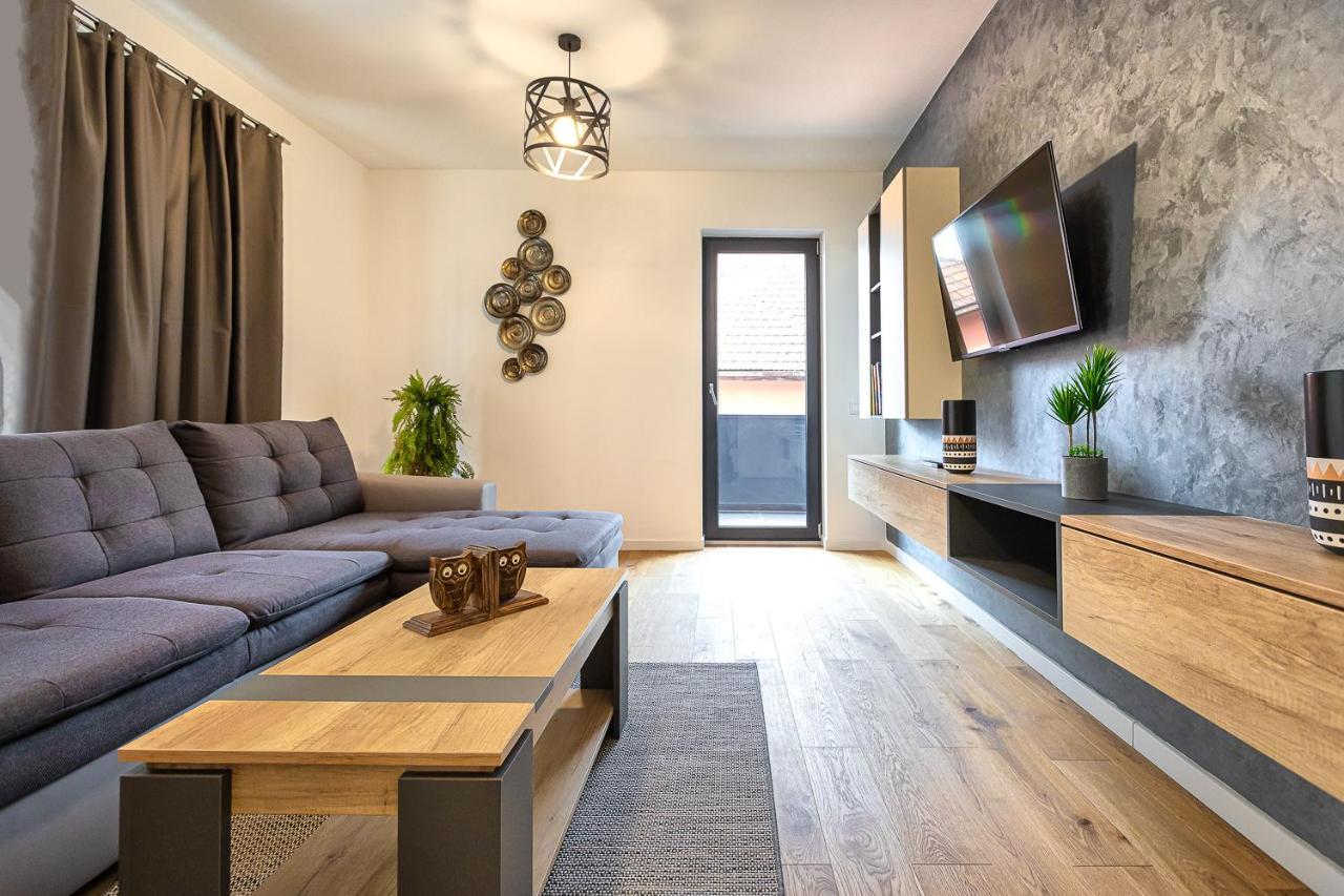 Cosmopolit Booking Brasov Ngoại thất bức ảnh