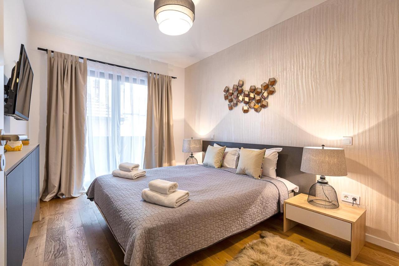 Cosmopolit Booking Brasov Ngoại thất bức ảnh